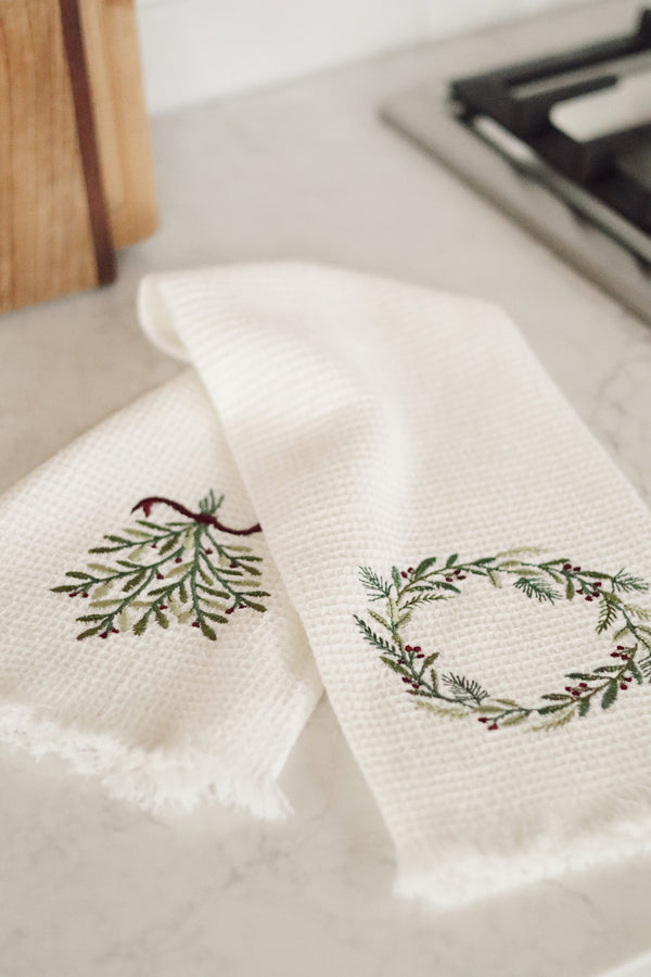 Embroidered Wreath & Mistletoe Hand Towel Set